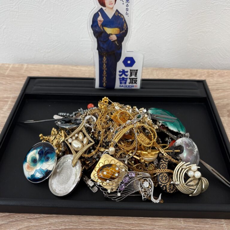メッキ品アクセサリーをお譲り頂きました。