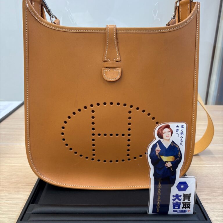 エルメス エヴリンショルダーバッグ をお譲り頂きました。